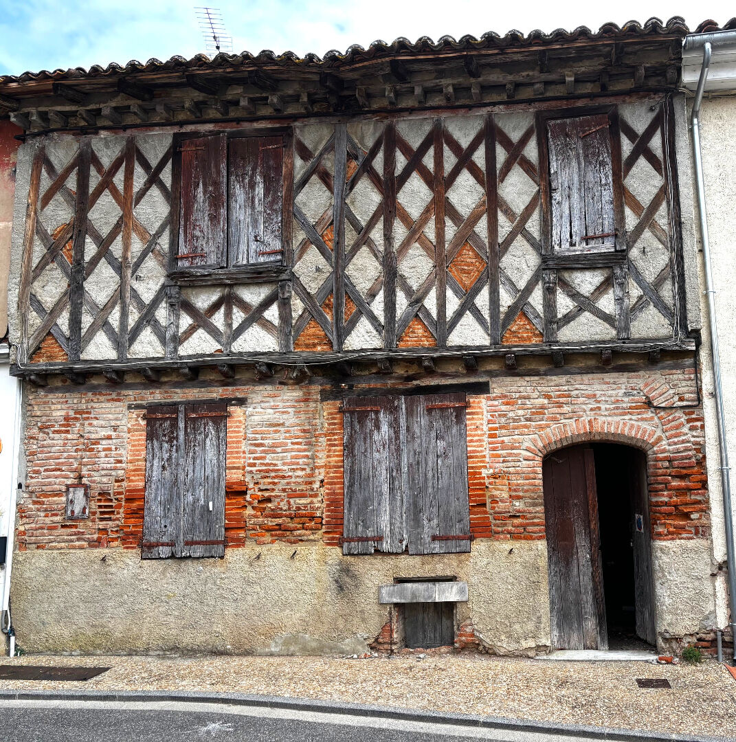 
VERDUN-SUR-GARONNE, belle façade chargée d'histoire...
