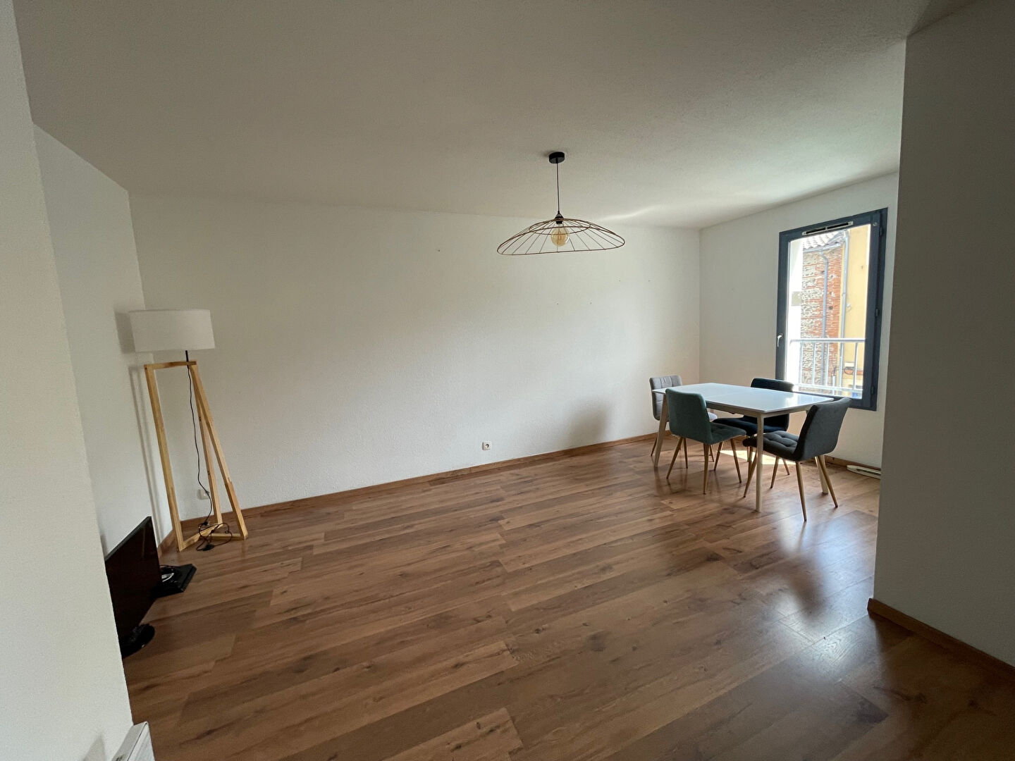 
Verdun centre, T3 en 1er étage avec ascenseur
